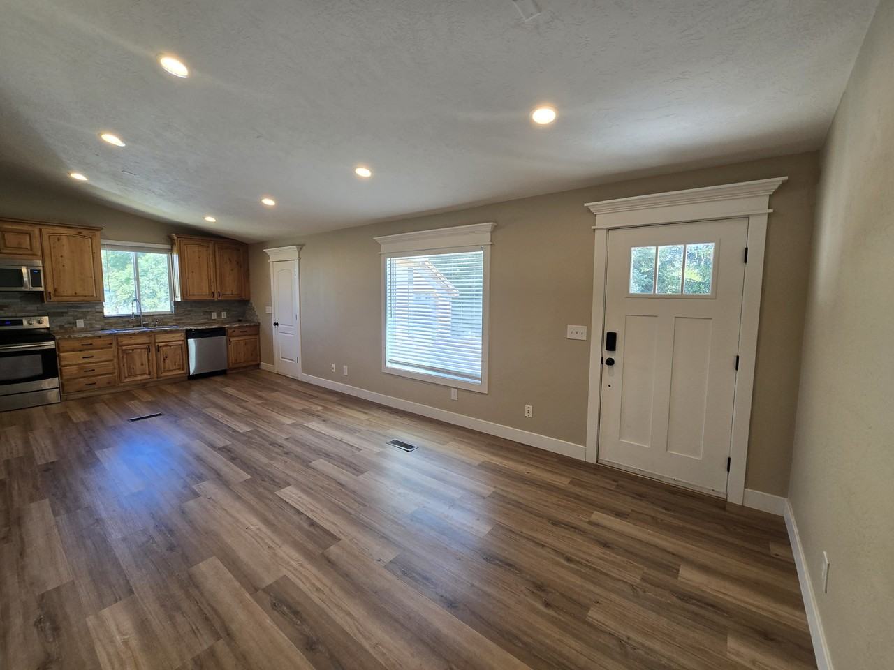 810 Wn - Photo 2 of 9