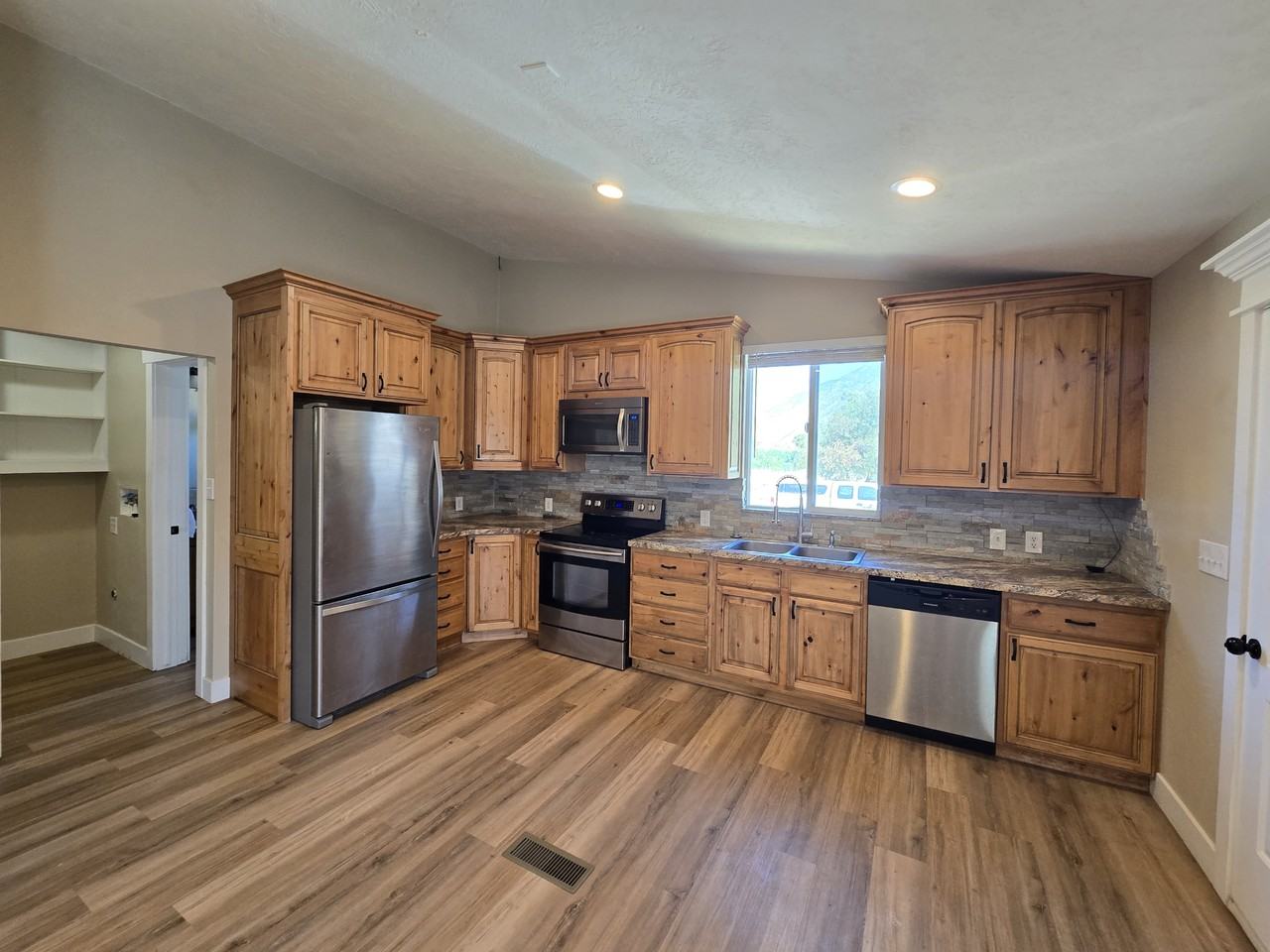 810 Wn - Photo 3 of 9