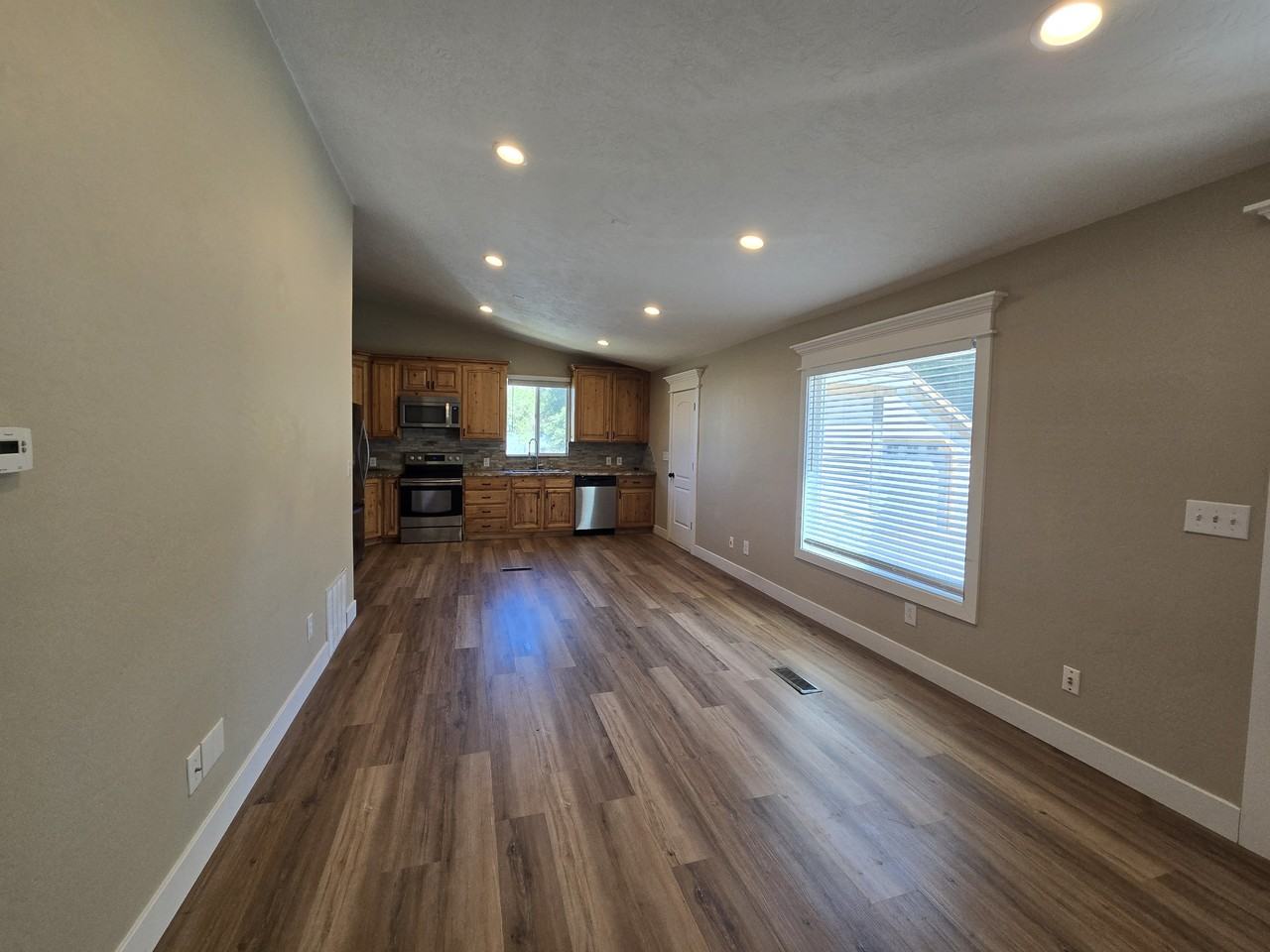 810 Wn - Photo 4 of 9