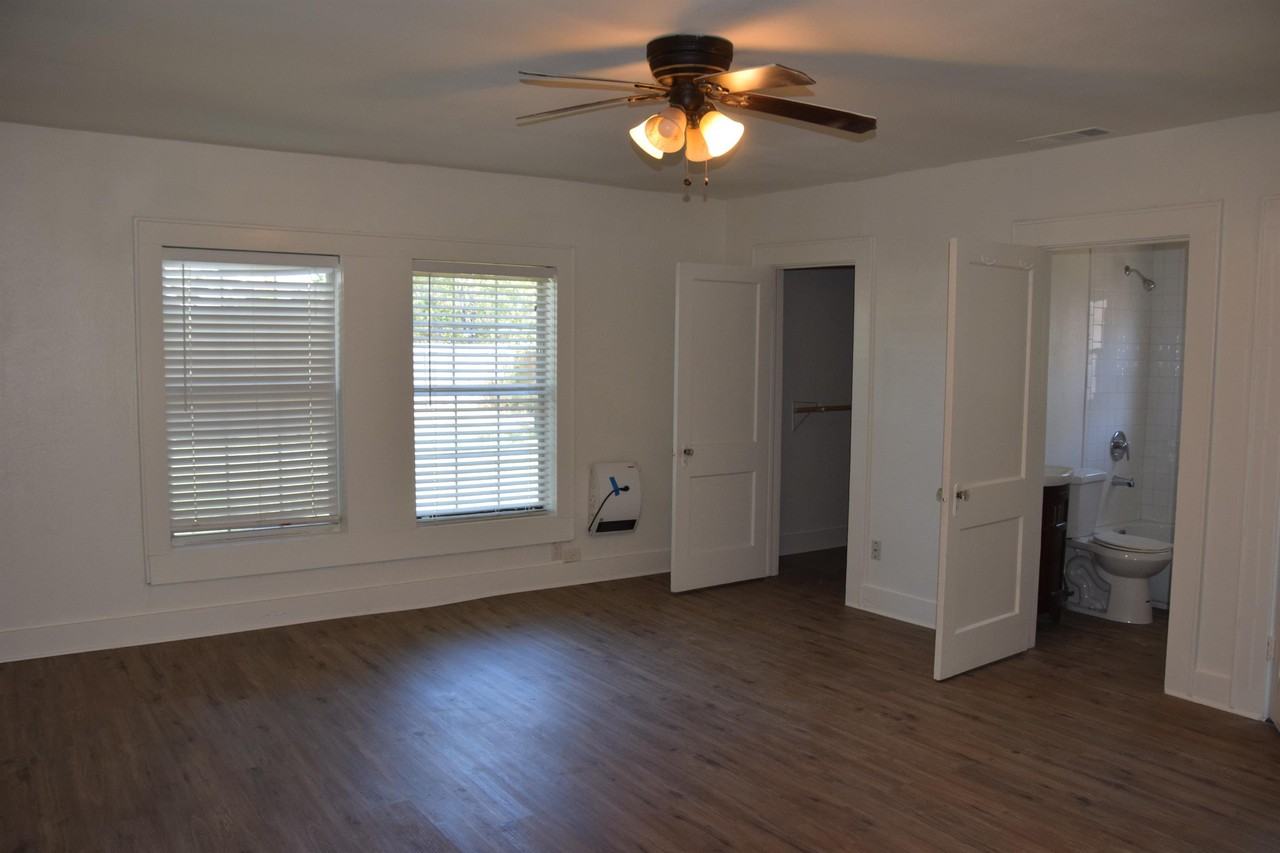 919 3rd St #1 - Photo 5 of 8