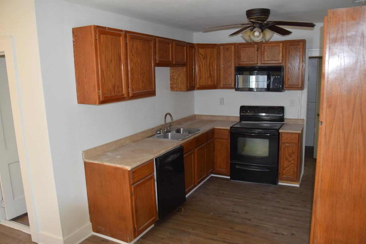 919 3rd St #1 - Photo 7 of 8