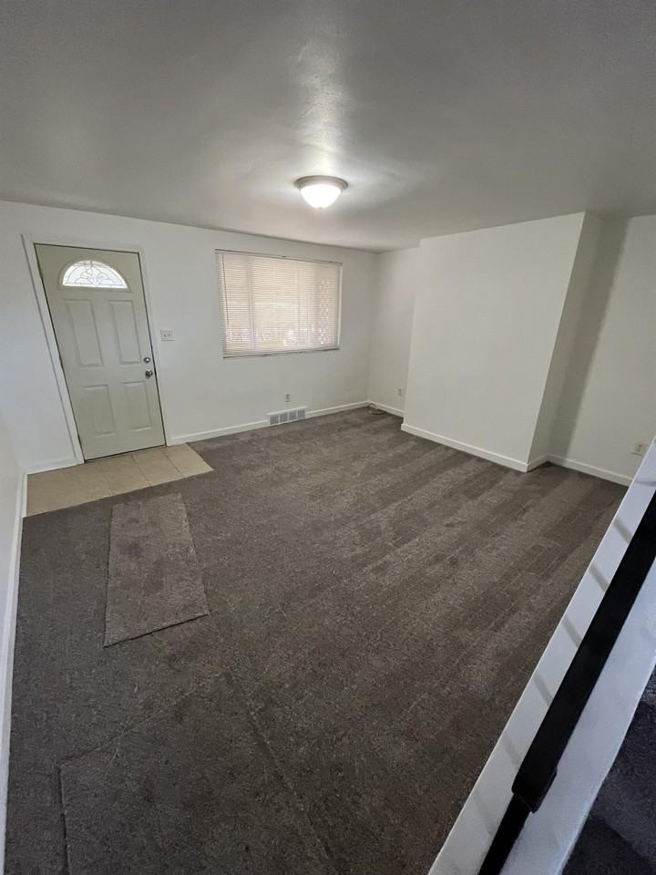 1511 Ridge Ave #1 - Photo 5 of 26