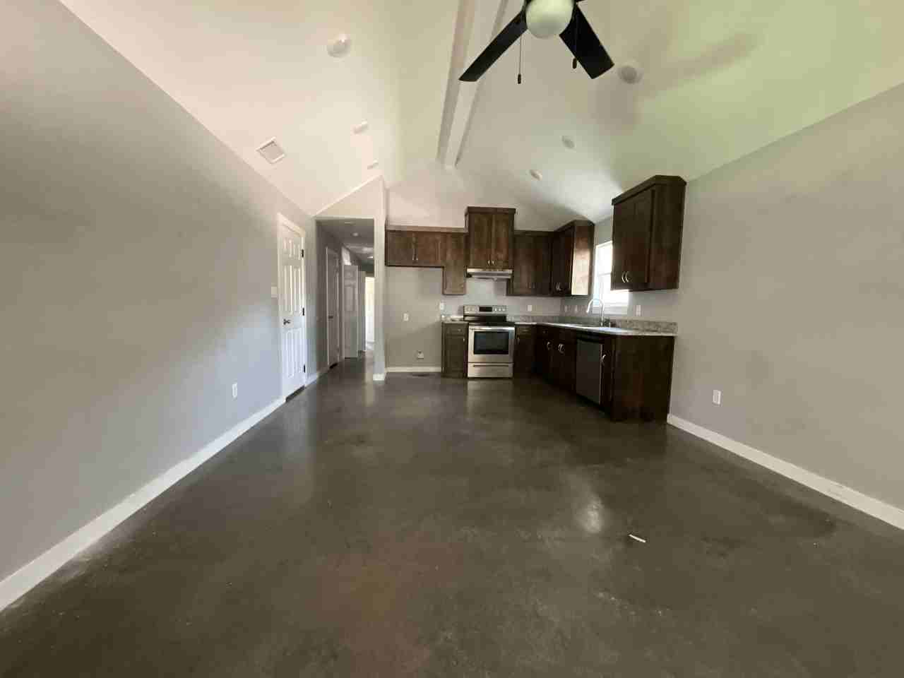 100 Chloe Dr #1 - Photo 3 of 9