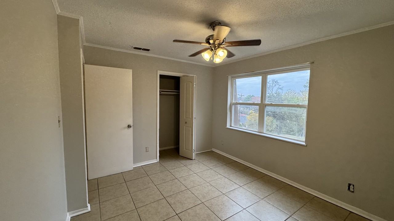 2043 Northwest Wynwood Driveapt 5 #5 - Photo 6 of 8