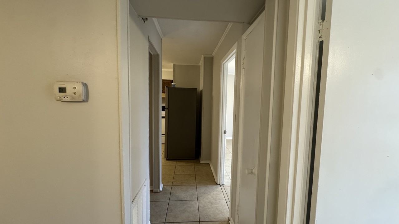 2043 Northwest Wynwood Driveapt 5 #5 - Photo 7 of 8