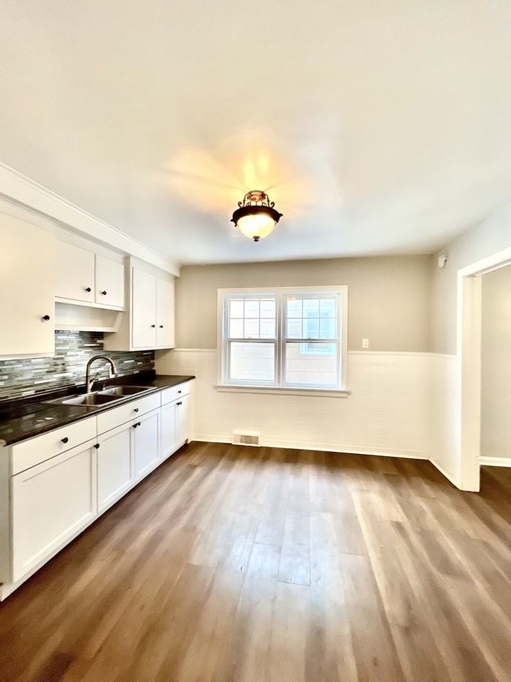 554 26th St #1 - Photo 2 of 29