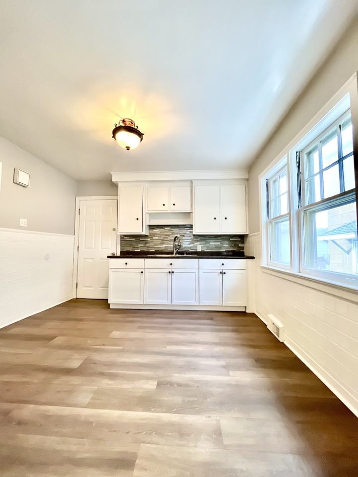 554 26th St #1 - Photo 3 of 29