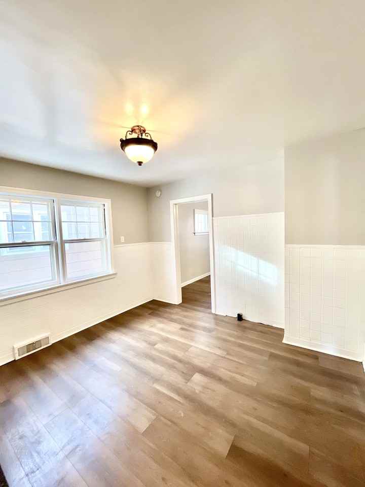 554 26th St #1 - Photo 4 of 29