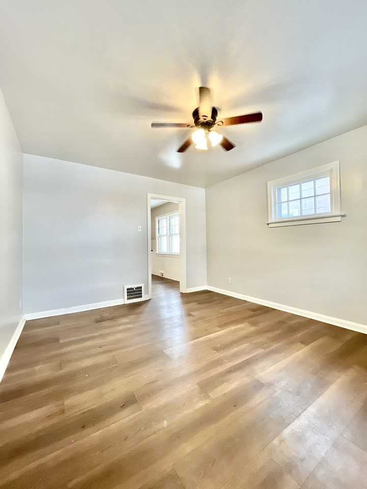 554 26th St #1 - Photo 6 of 29