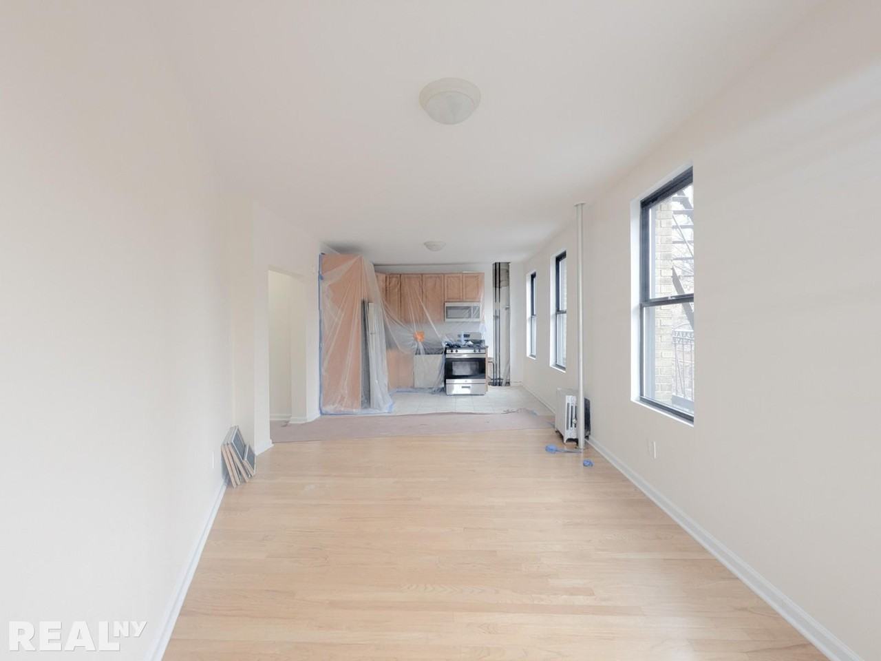 W 171st St #3A - Photo 2 of 6