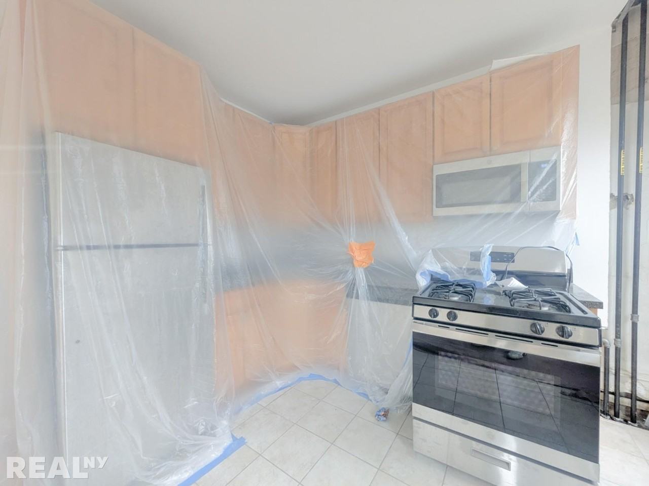 W 171st St #3A - Photo 3 of 6