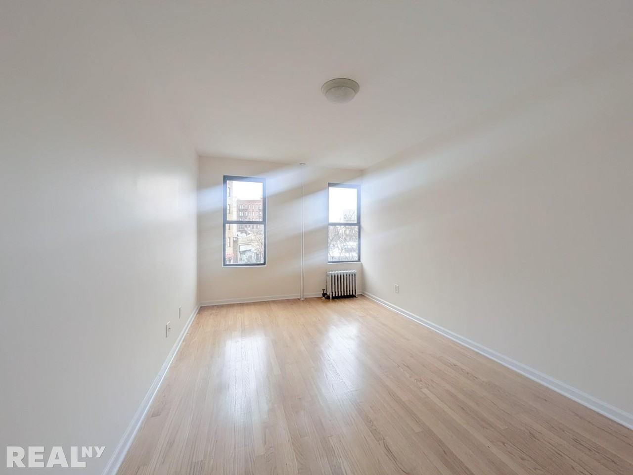 W 171st St #3A - Photo 4 of 6