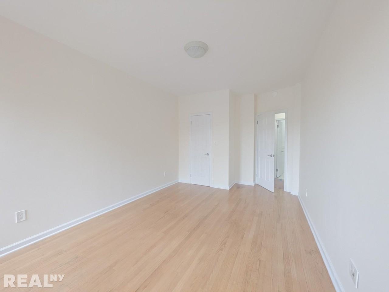 W 171st St #3A - Photo 5 of 6