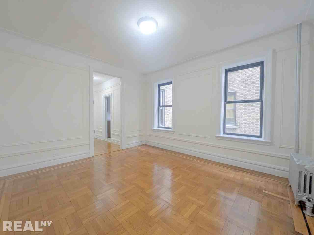 W 171st St #1H - Photo 3 of 5