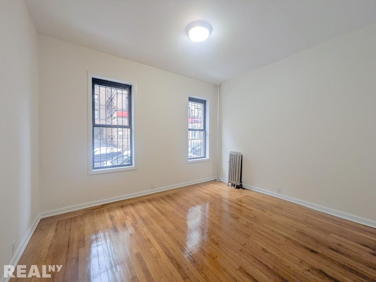 W 171st St #1H - Photo 4 of 5