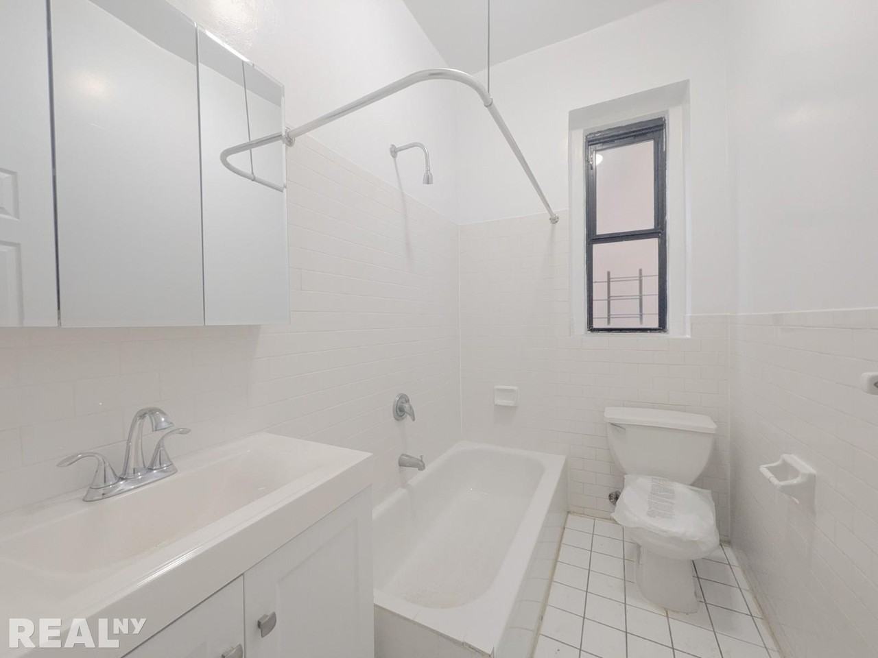 W 171st St #1H - Photo 5 of 5