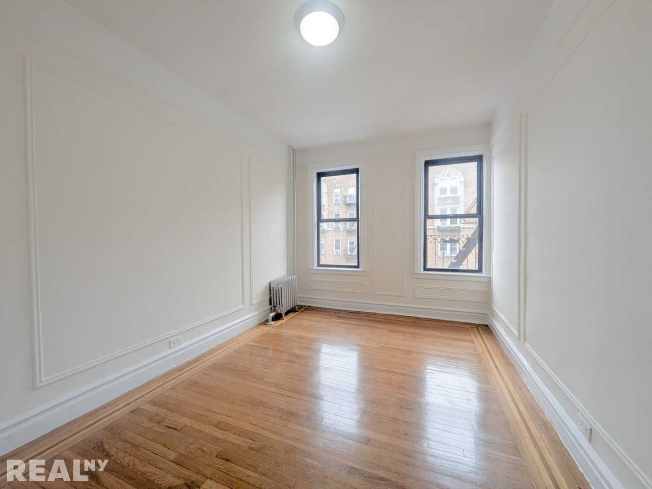 W 170th St #4E - Photo 3 of 5