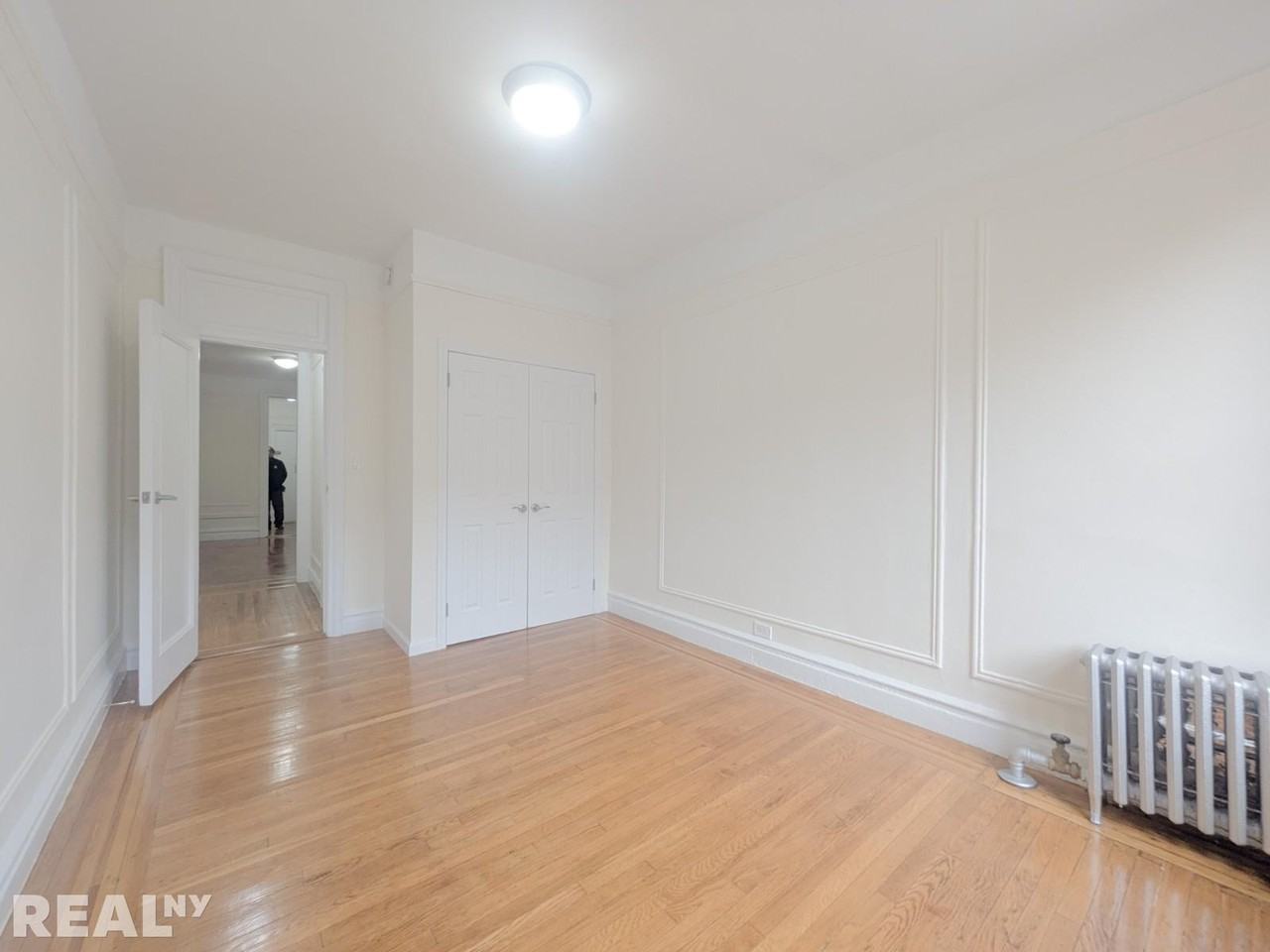 W 170th St #4E - Photo 4 of 5