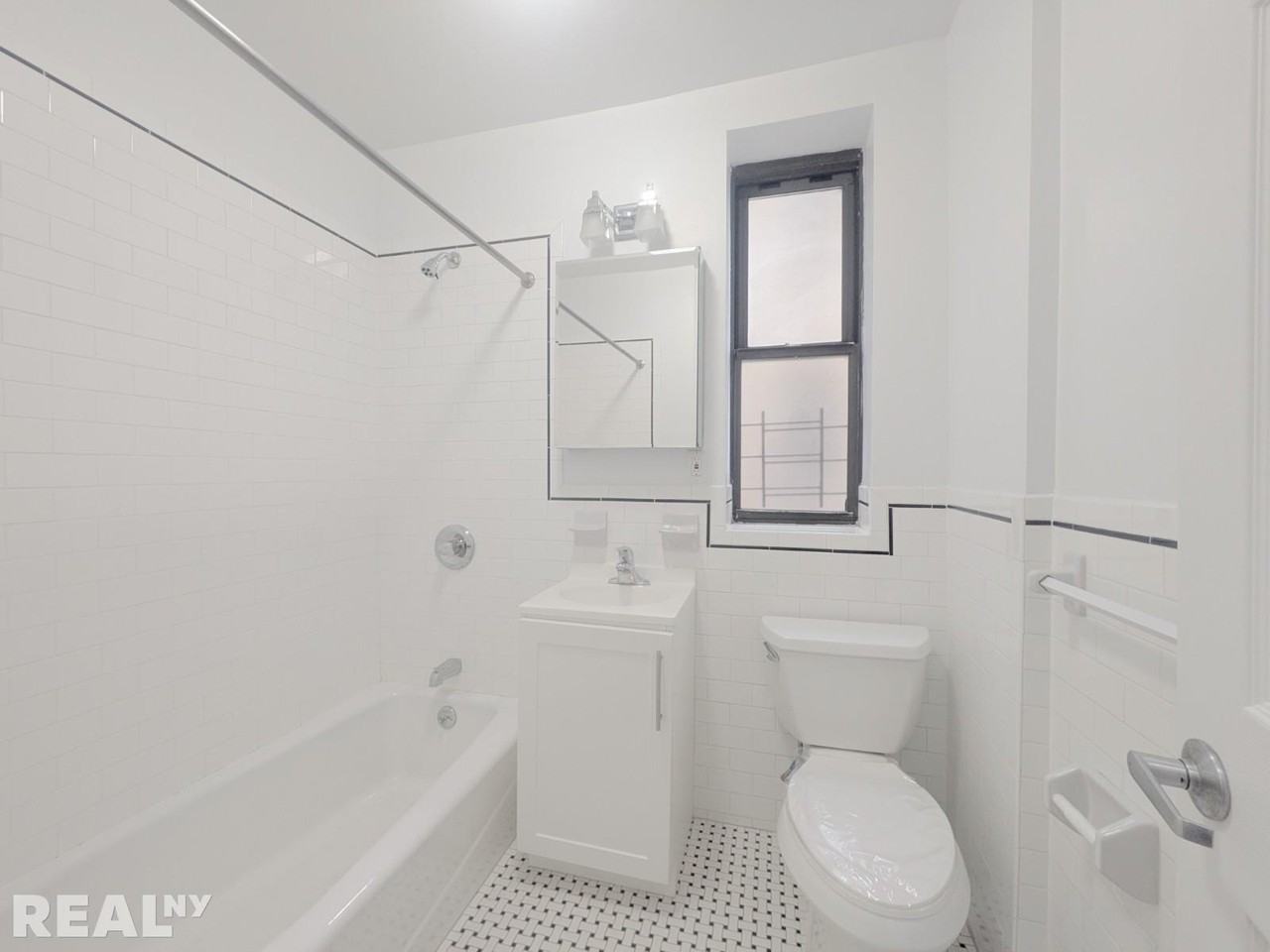 W 170th St #4E - Photo 5 of 5