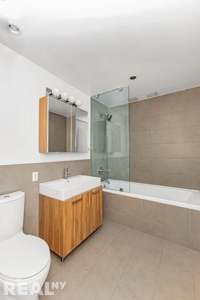 N 1st St #2D - Photo 4 of 10