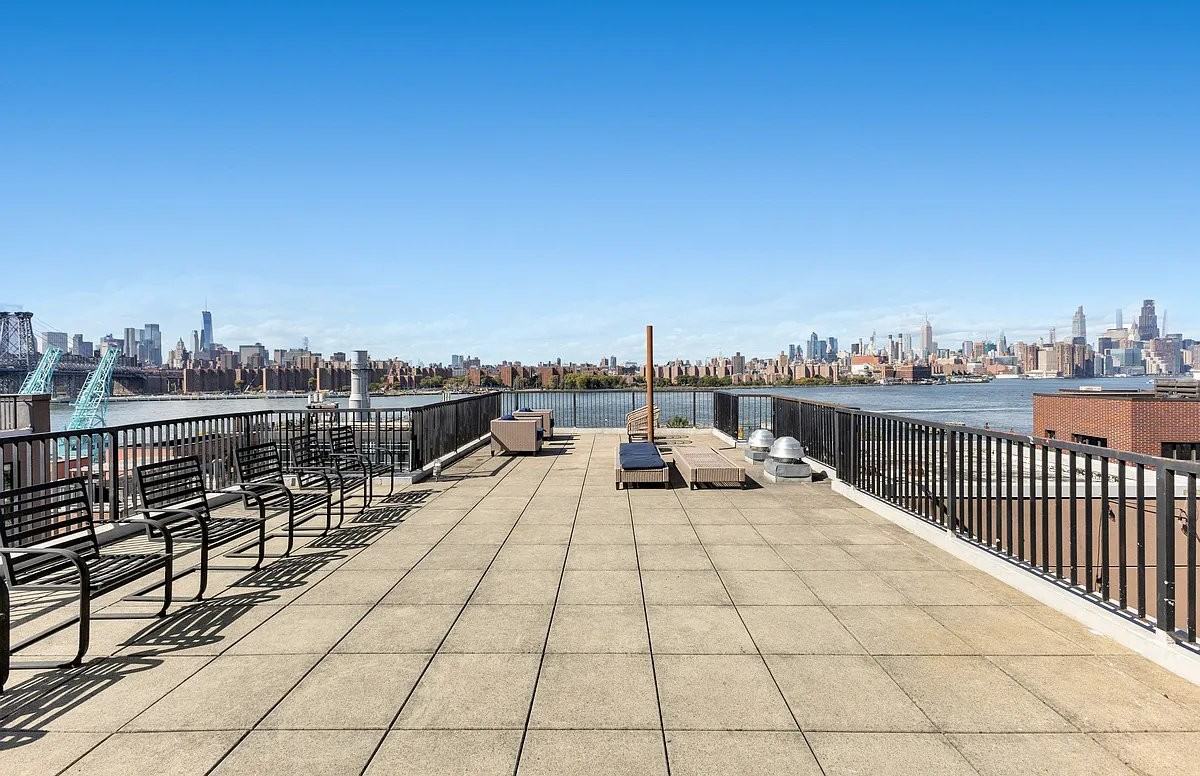 N 1st St #2D - Photo 7 of 10