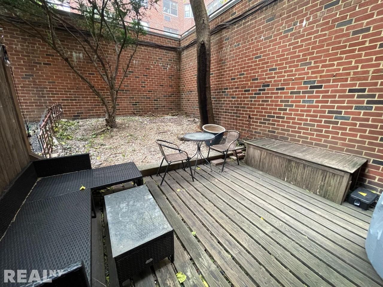 191 E 76th St #1D - Photo 4 of 8