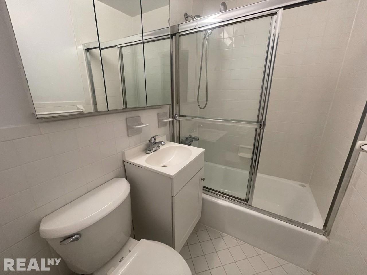 191 E 76th St #1D - Photo 6 of 8