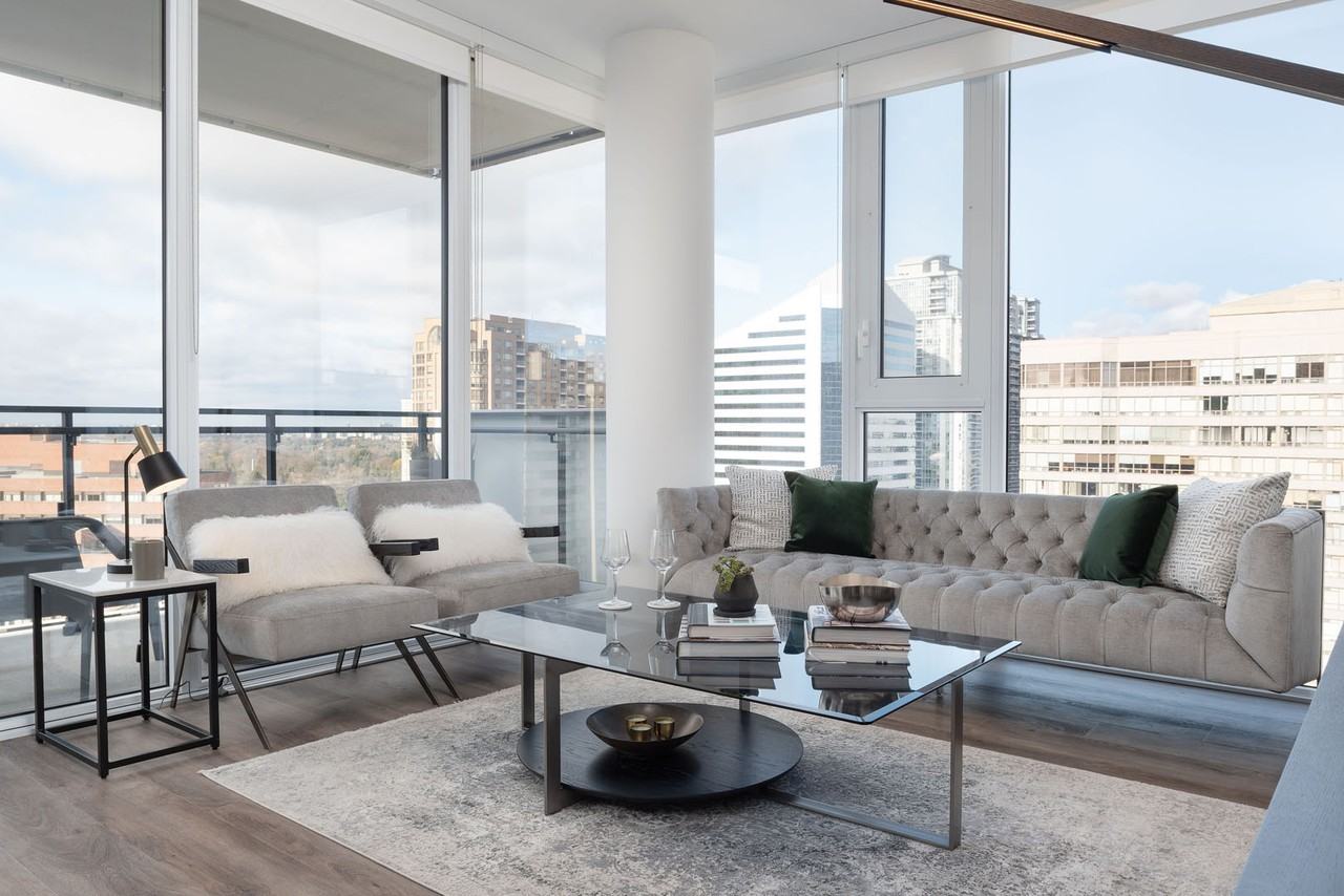 Pivot - Photo 3 of 24