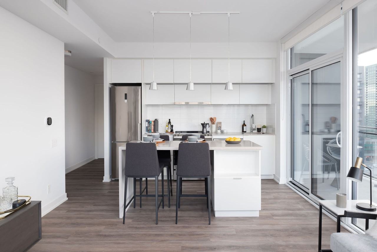 Pivot - Photo 4 of 24