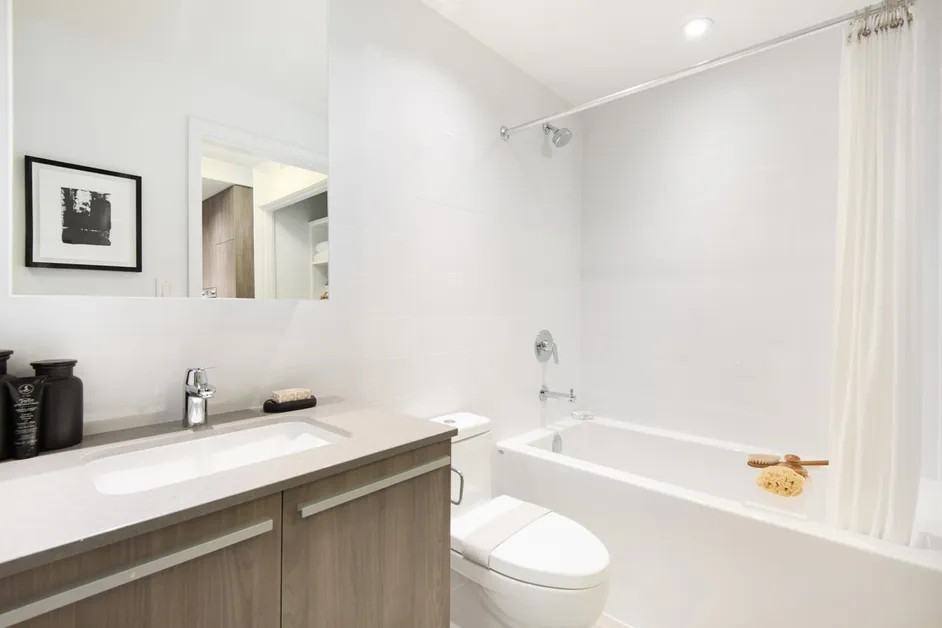 The Amazing Brentwood - Photo 7 of 50