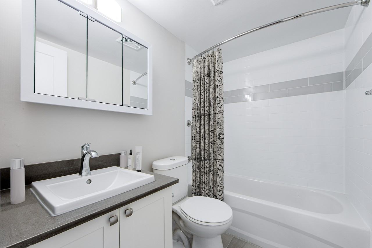 Bay 200 - Photo 6 of 13