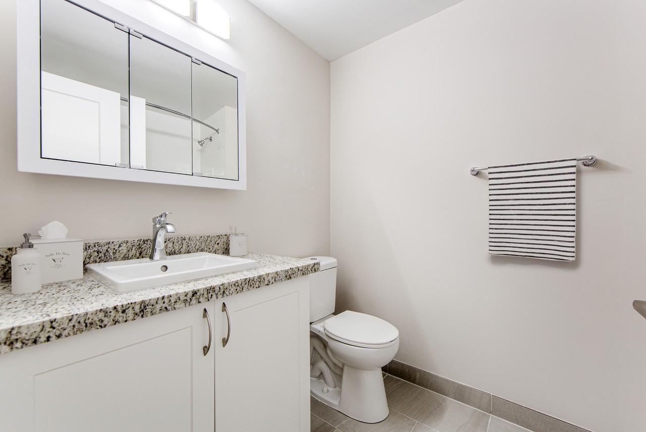 212 Davis Apartments - Photo 4 of 12