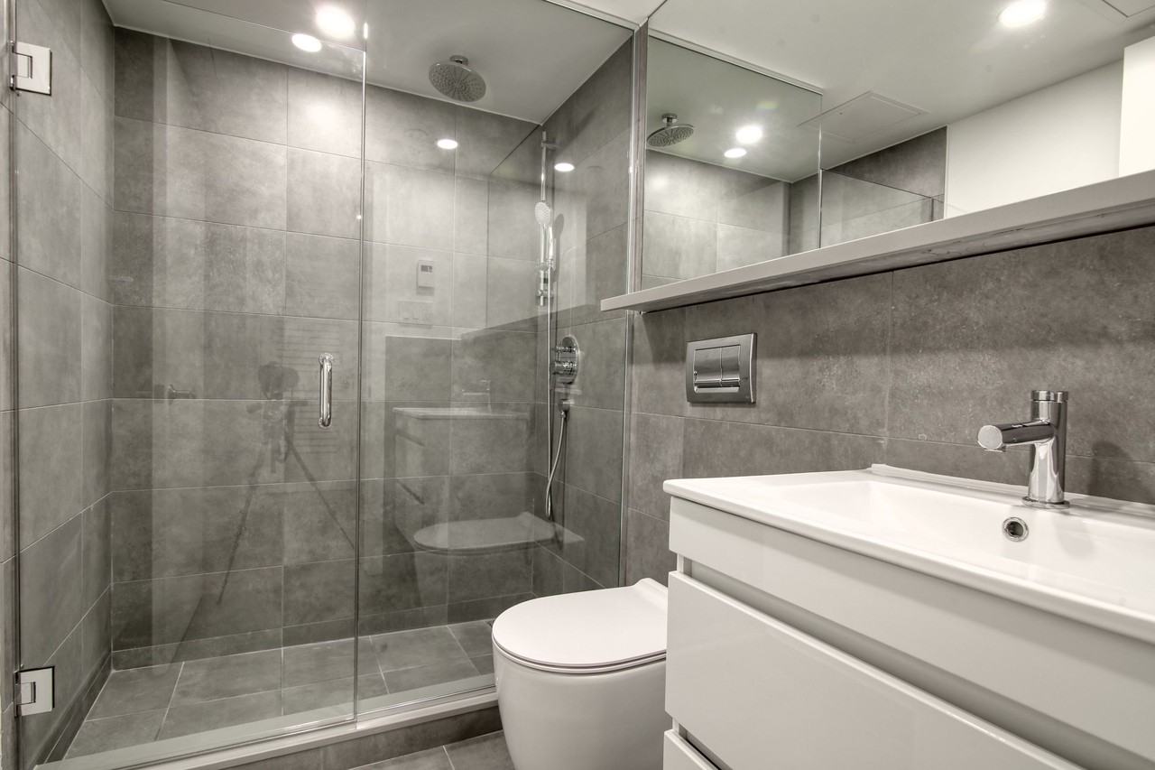 3460 Peel Street - Photo 3 of 50