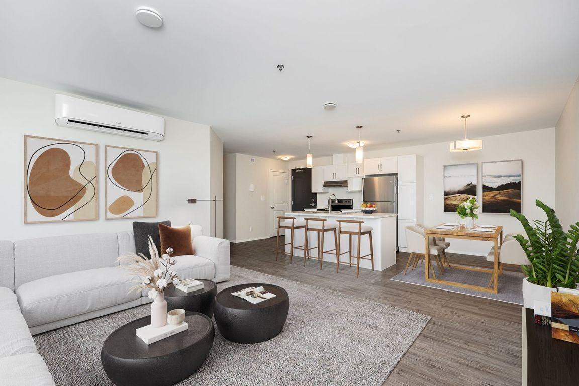 The Edge - Photo 5 of 50