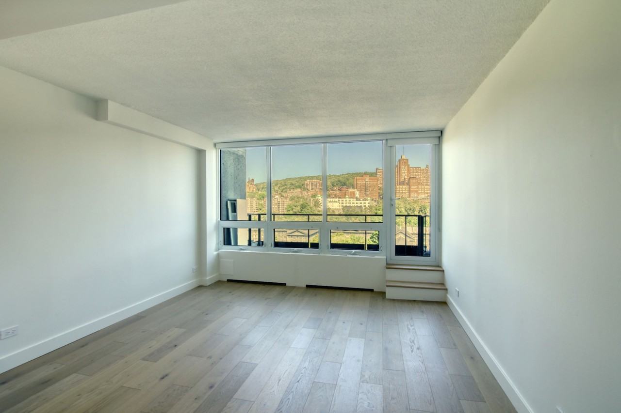 1975 de Maisonneuve - Photo 4 of 50