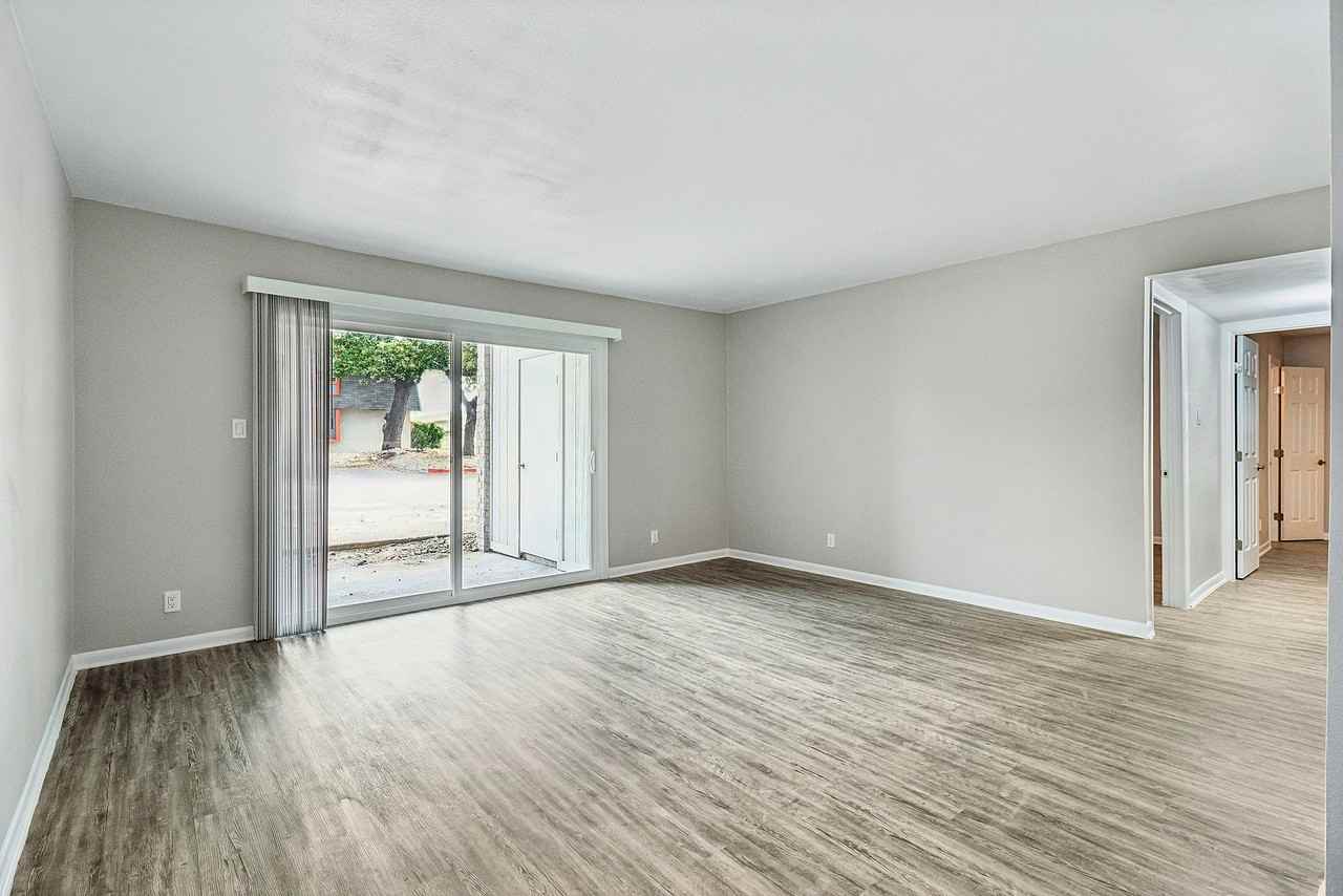 Amber Hill - Photo 7 of 38