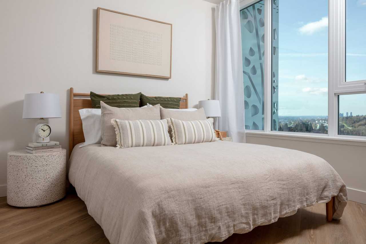 Meridian - Photo 4 of 12