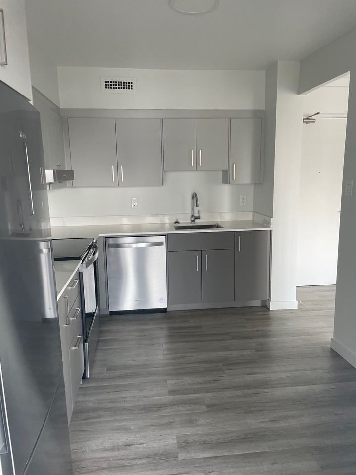 Regency Towers - Photo 6 of 50