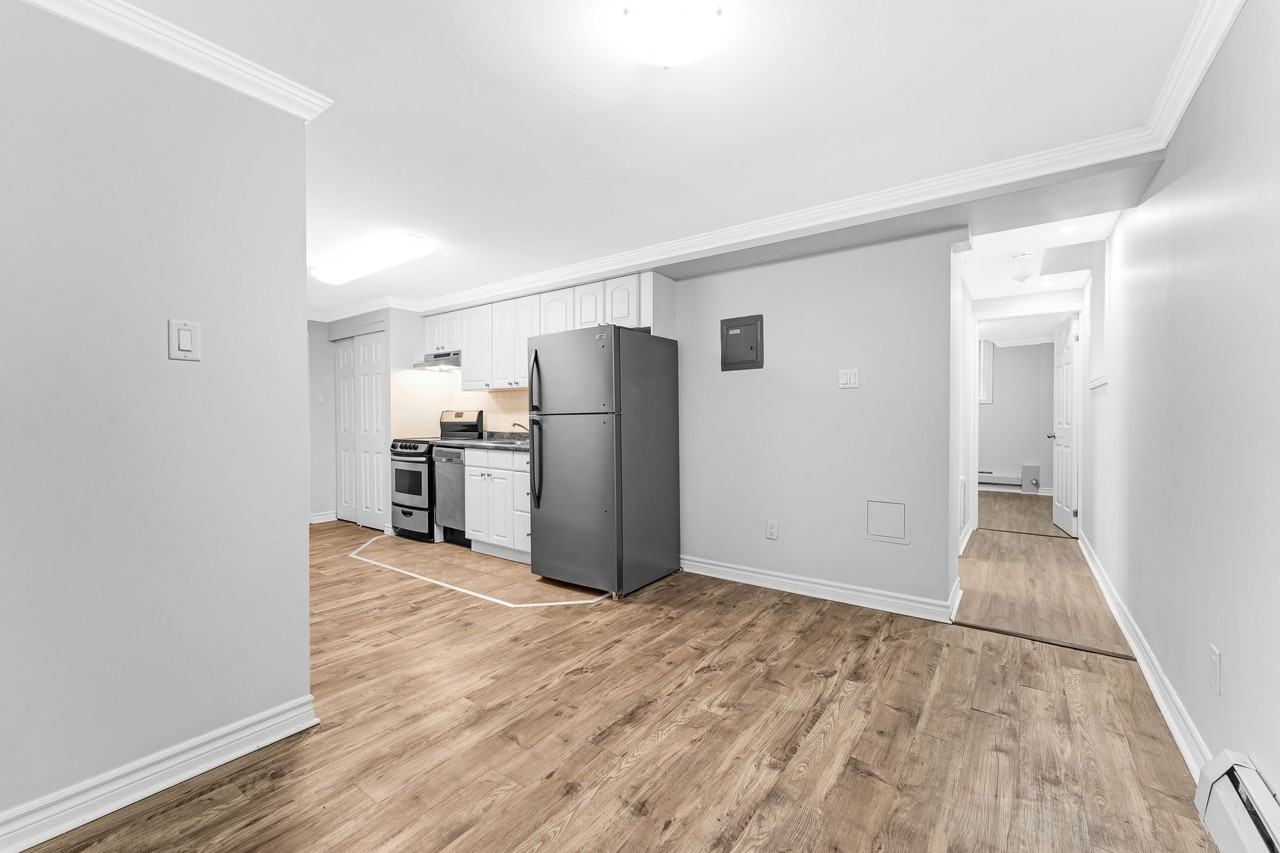 235 Charlotte St - Photo 3 of 36