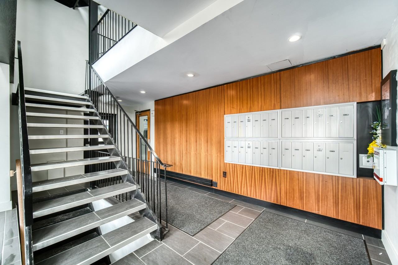 Oxford House - Photo 6 of 28