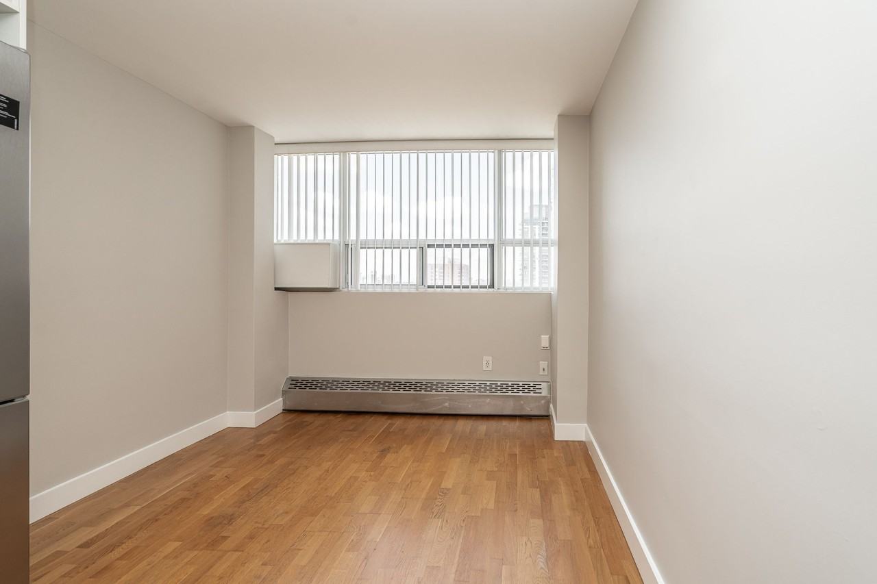 730 St. Clarens - Photo 3 of 50