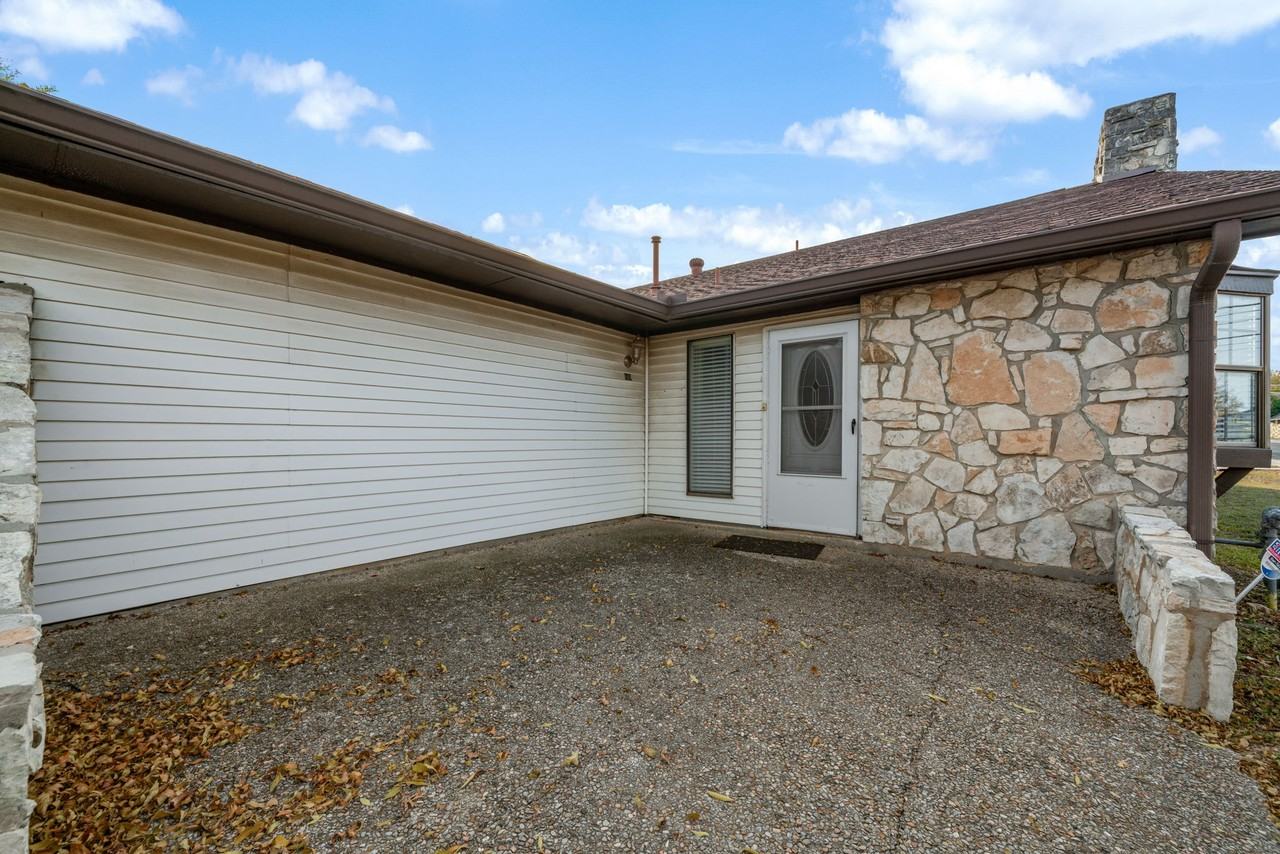 609 Oak Park Dr #1 - Photo 2 of 26