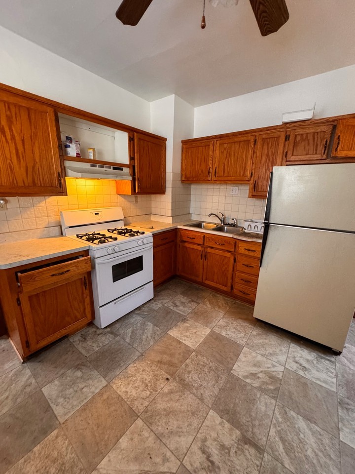 1911 Geneva St #1 - Photo 3 of 9