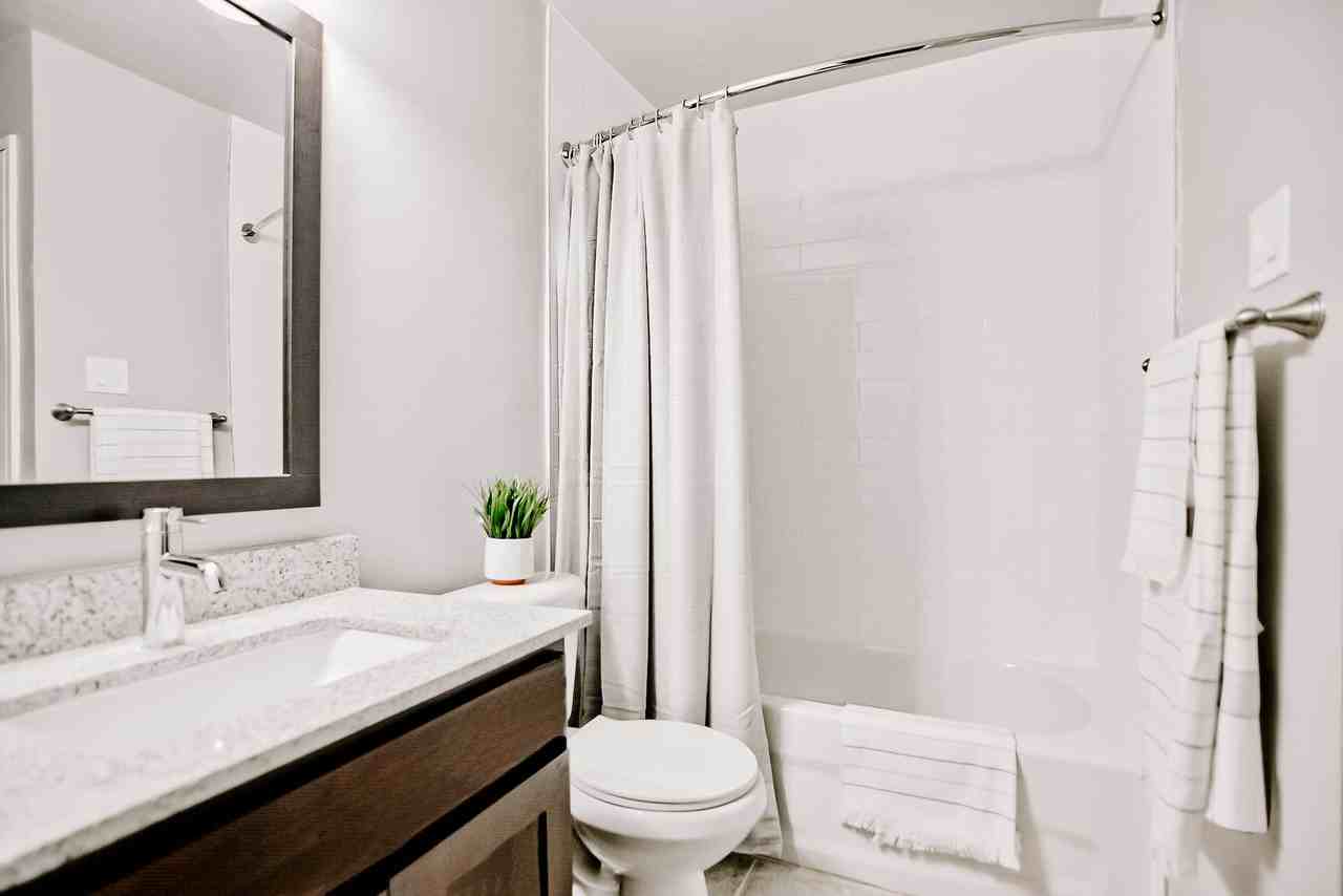 Elizabeth Towers - Photo 7 of 8