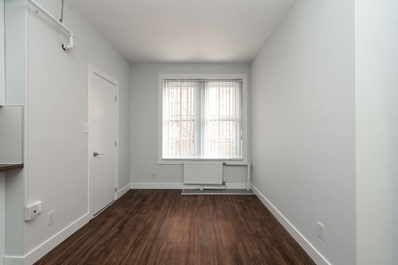 160 Huron Street - Photo 2 of 50