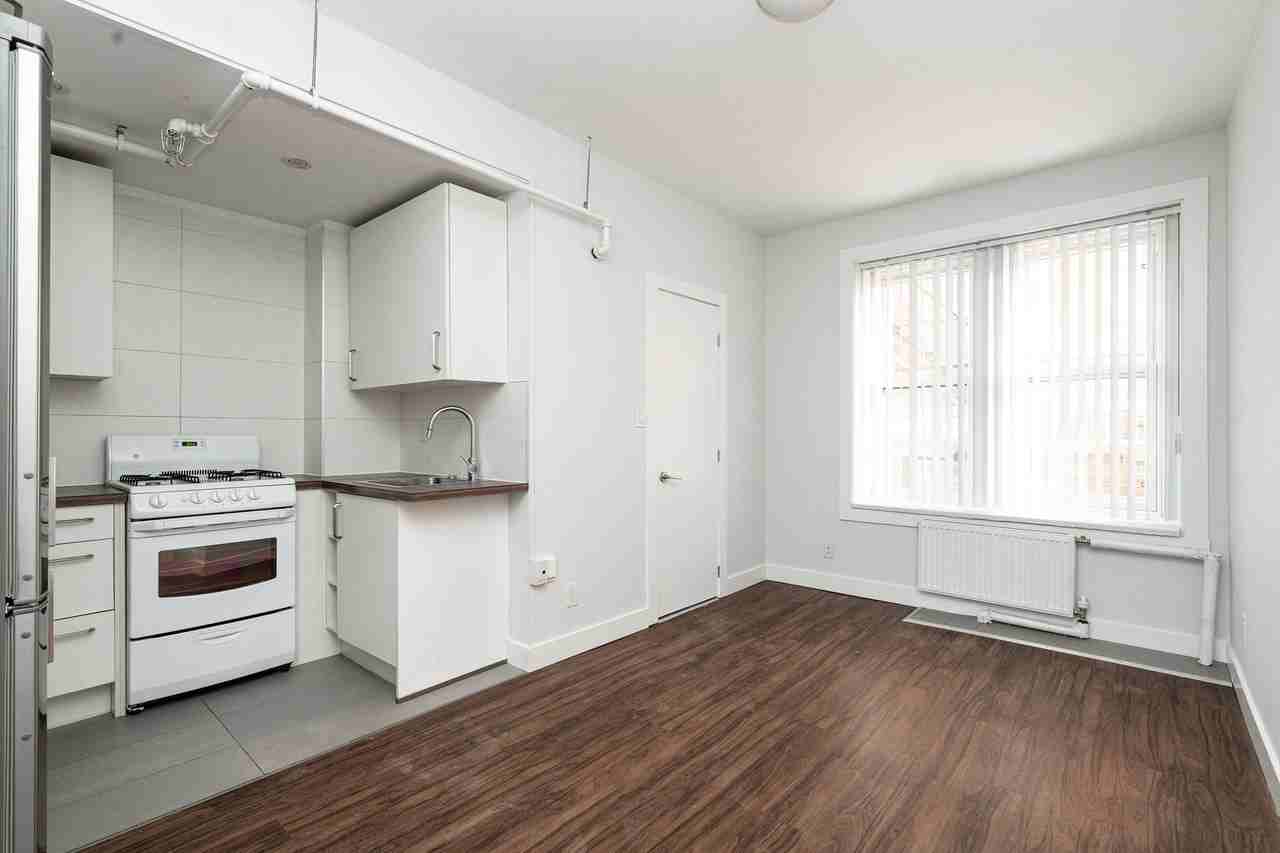 160 Huron Street - Photo 3 of 50