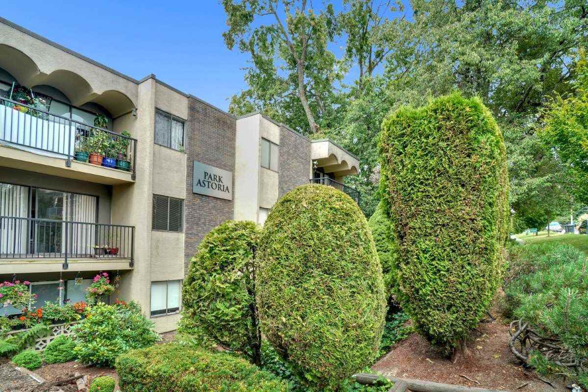 Park Astoria Apartments - Photo 6 of 33