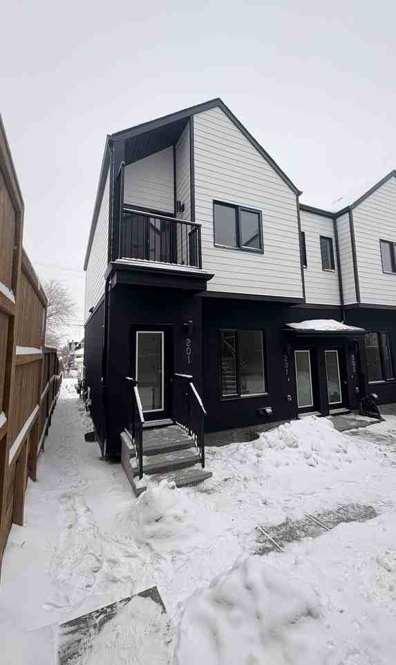 116 43 Ave Ne - Photo 2 of 22