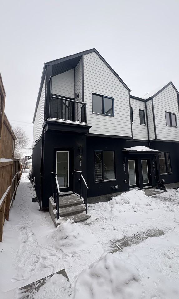 116 43 Ave Ne - Photo 3 of 22