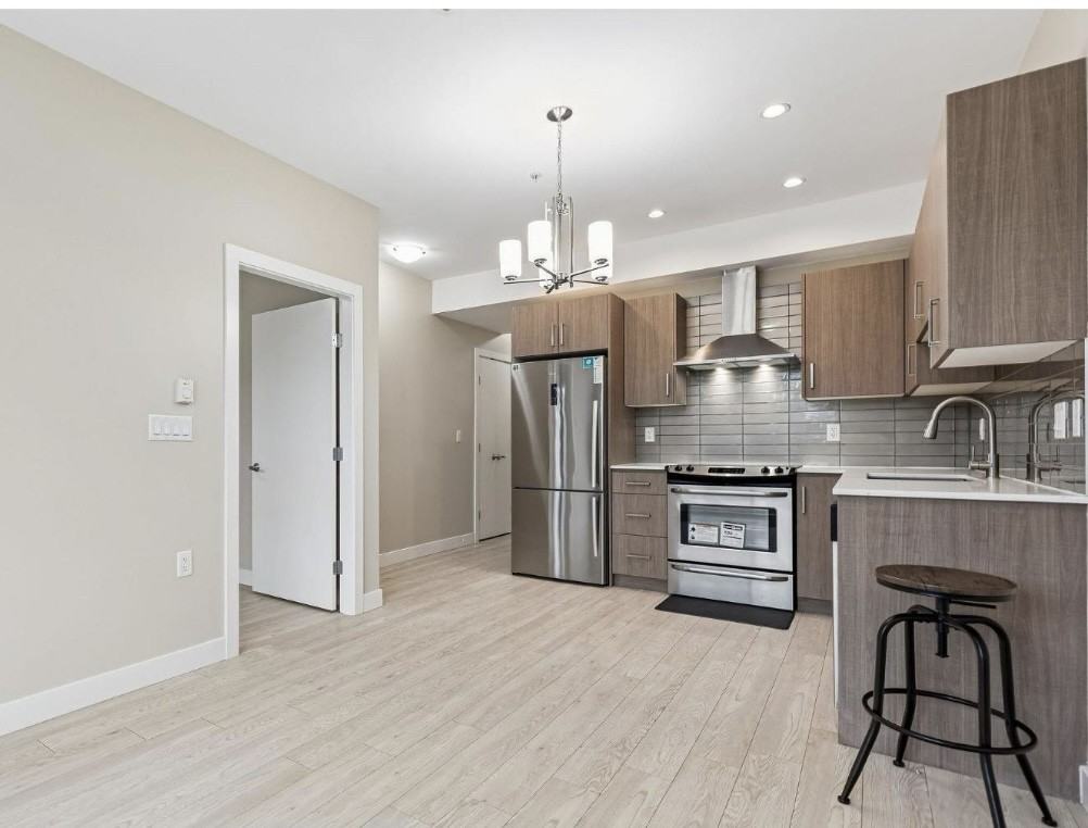 3138 Renfrew St - Photo 2 of 18